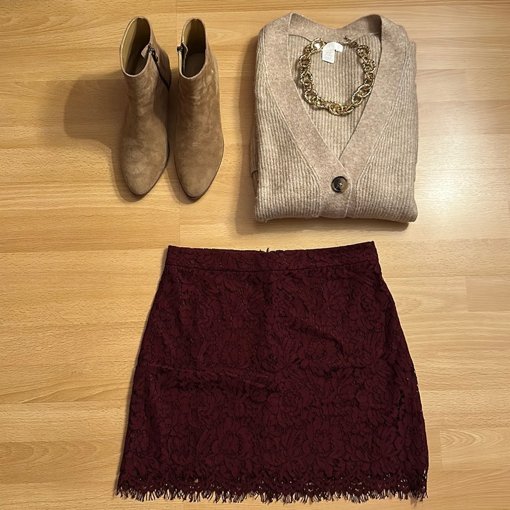 Forever 21 maroon lace skirt size medium